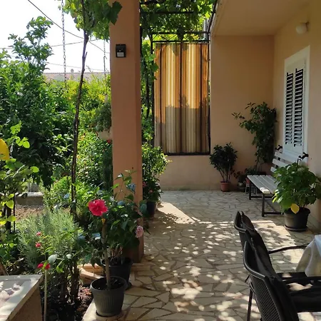 Apartman Iva *